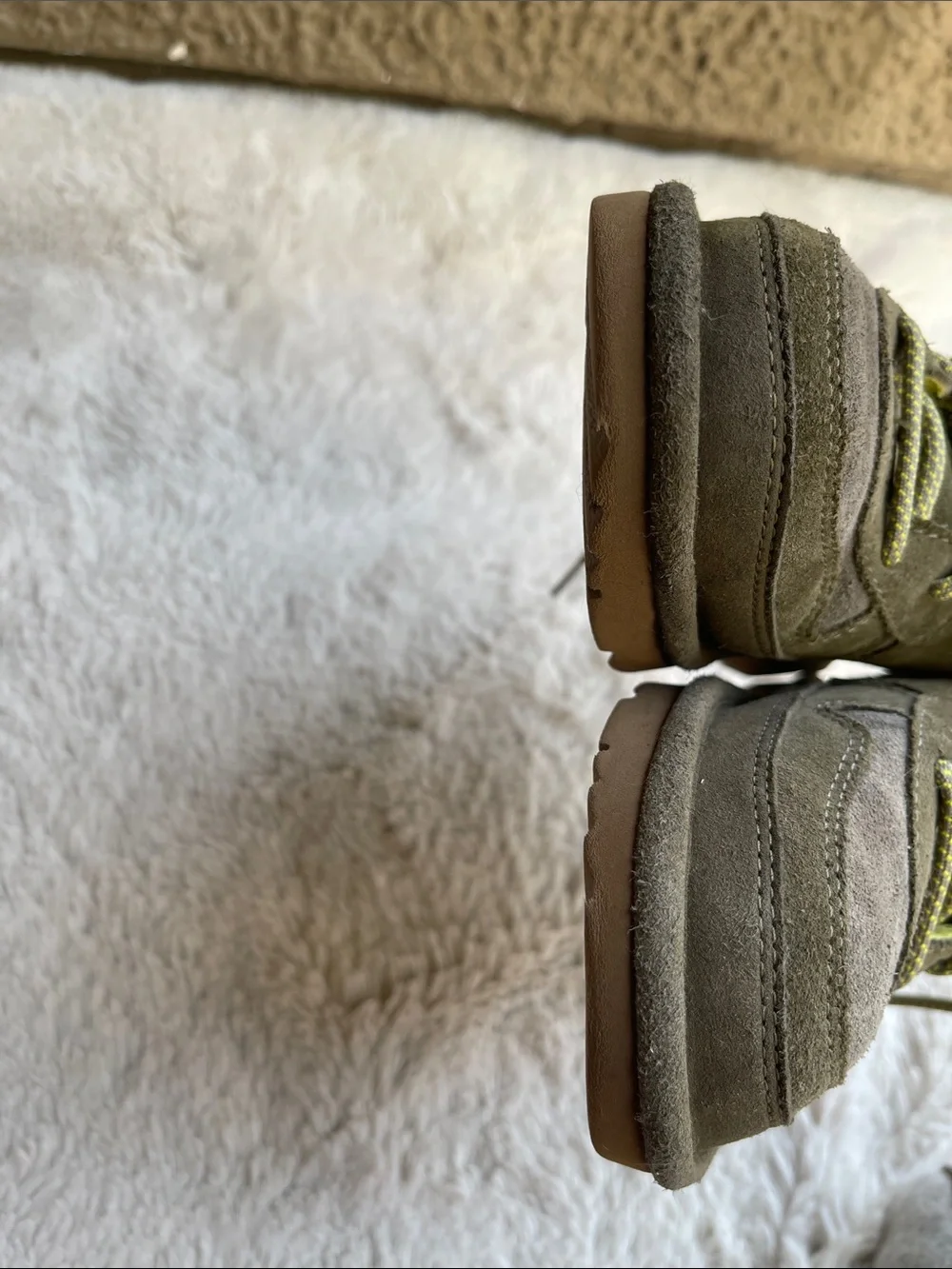 UGG Kids Heritage in Burnt Olive Lace Up Boots Size 4